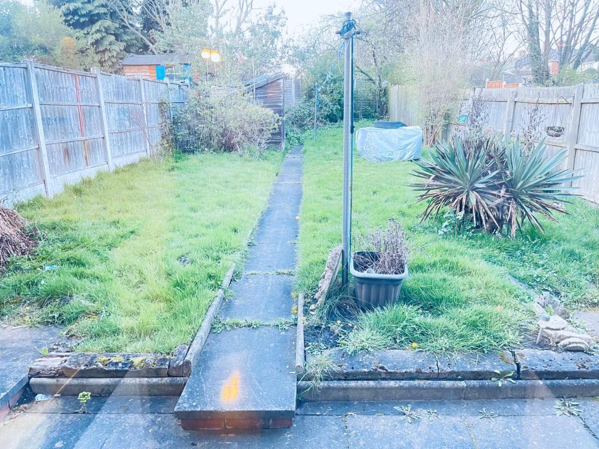 3 Bedroom Holiday House,Close To M6-Express Way To Centre Birmingham Exterior photo