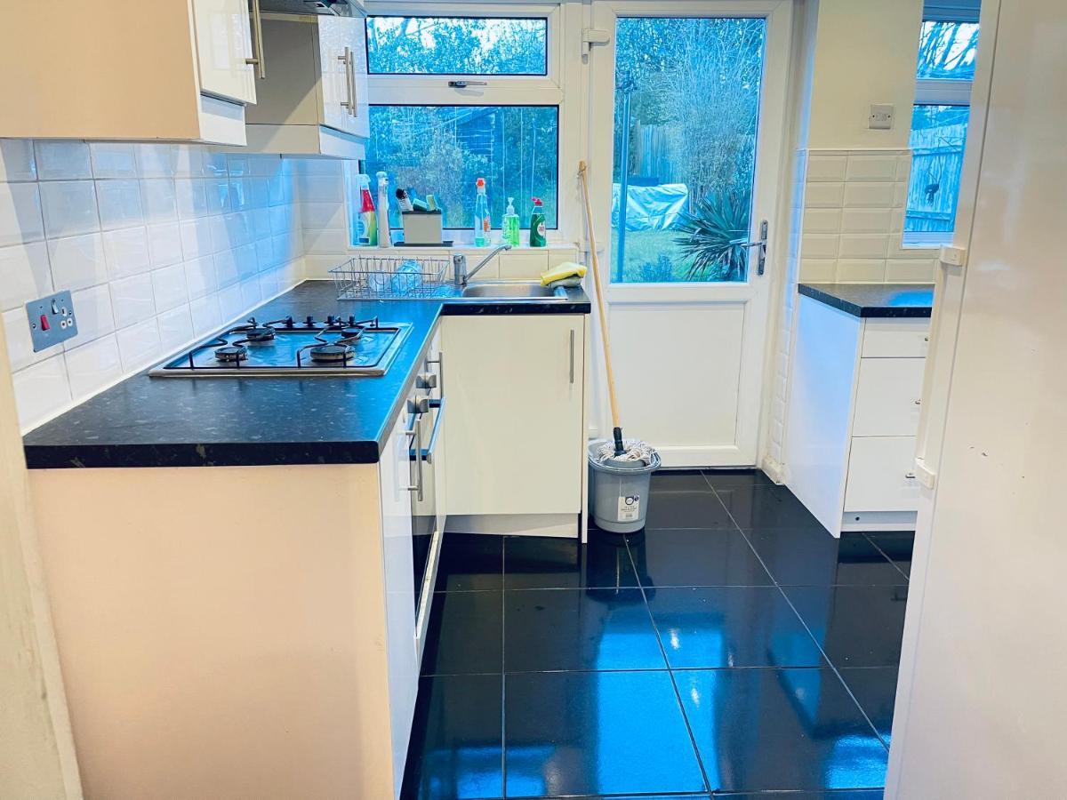 3 Bedroom Holiday House,Close To M6-Express Way To Centre Birmingham Exterior photo