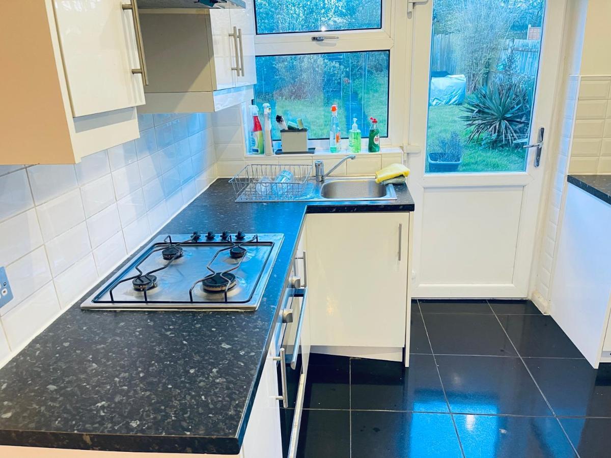3 Bedroom Holiday House,Close To M6-Express Way To Centre Birmingham Exterior photo