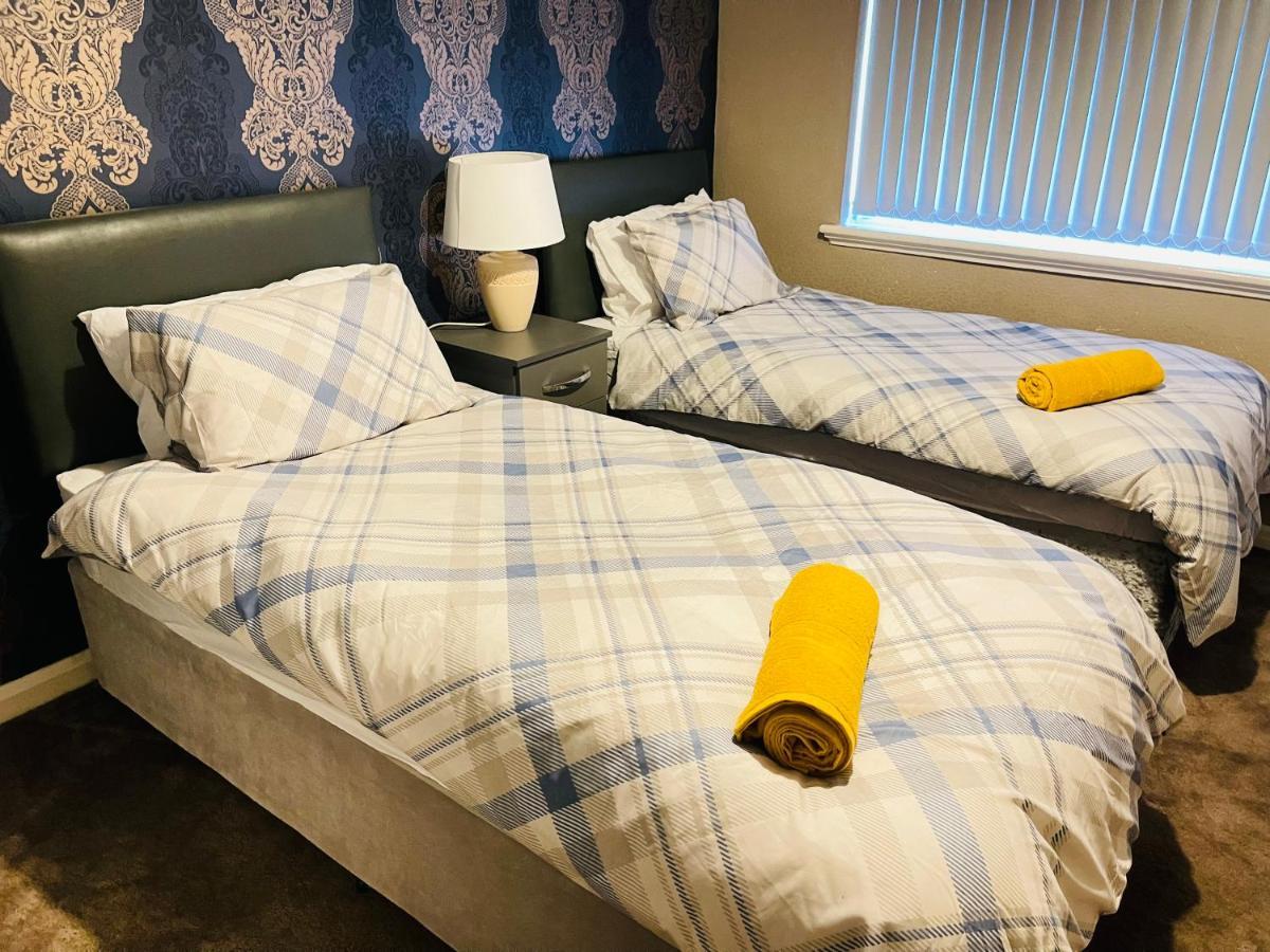 3 Bedroom Holiday House,Close To M6-Express Way To Centre Birmingham Exterior photo
