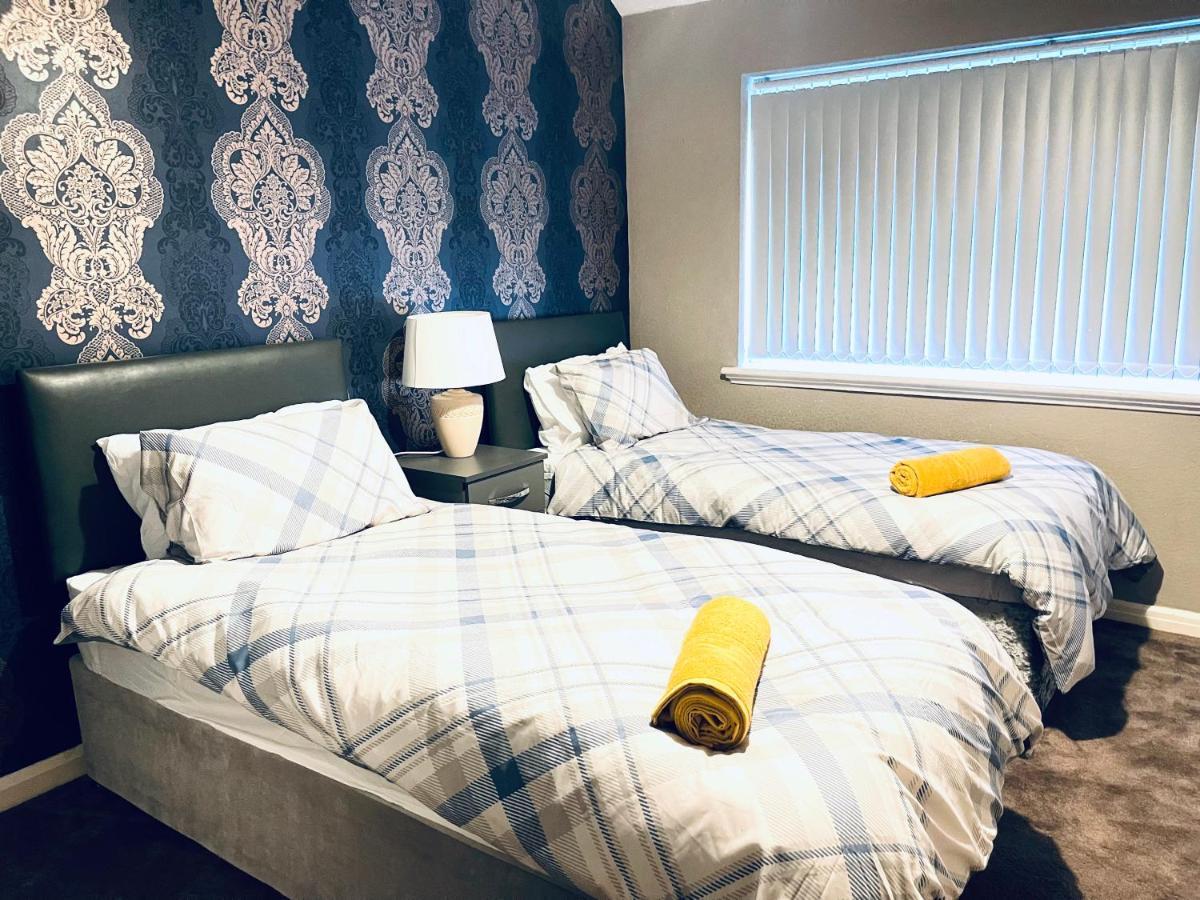 3 Bedroom Holiday House,Close To M6-Express Way To Centre Birmingham Exterior photo