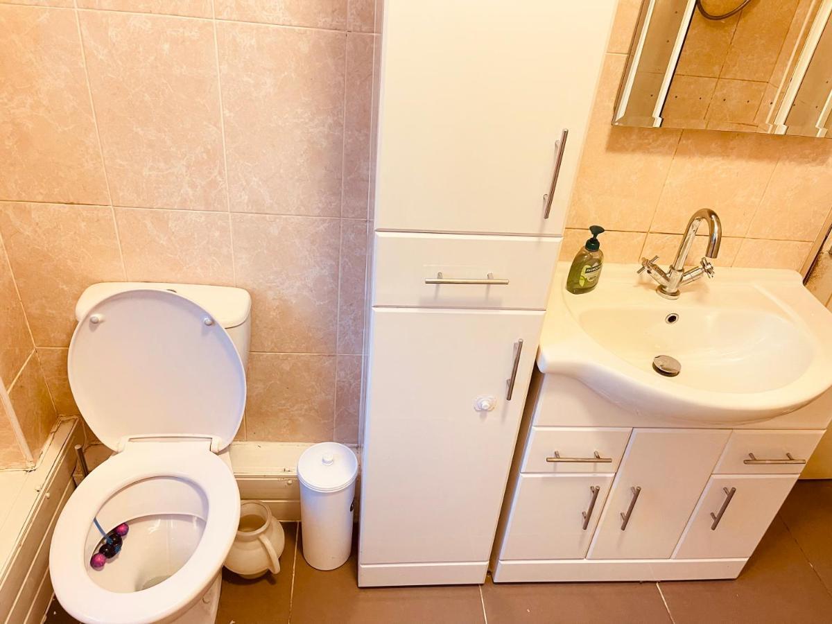 3 Bedroom Holiday House,Close To M6-Express Way To Centre Birmingham Exterior photo