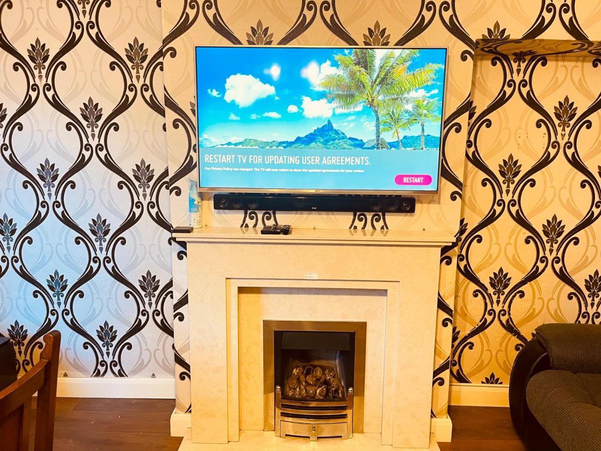3 Bedroom Holiday House,Close To M6-Express Way To Centre Birmingham Exterior photo