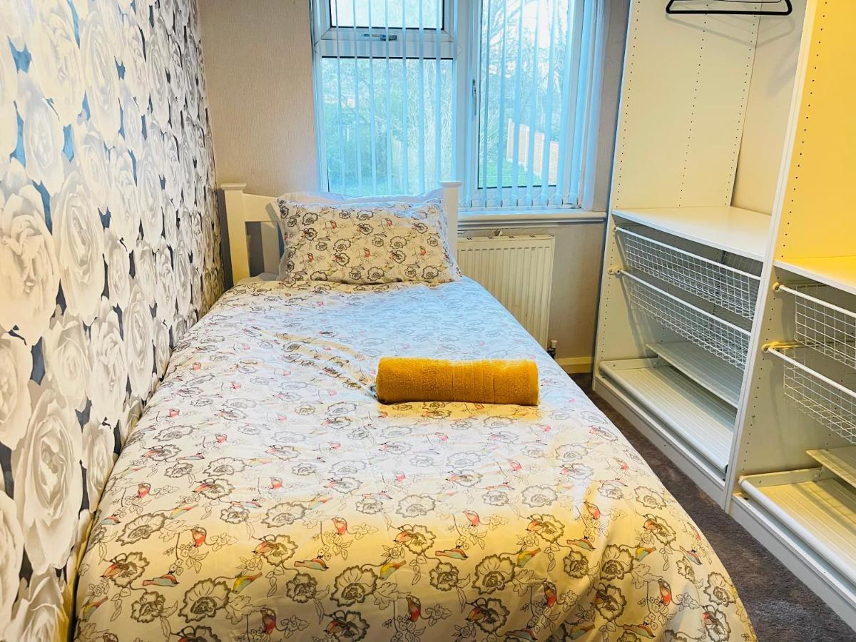3 Bedroom Holiday House,Close To M6-Express Way To Centre Birmingham Exterior photo