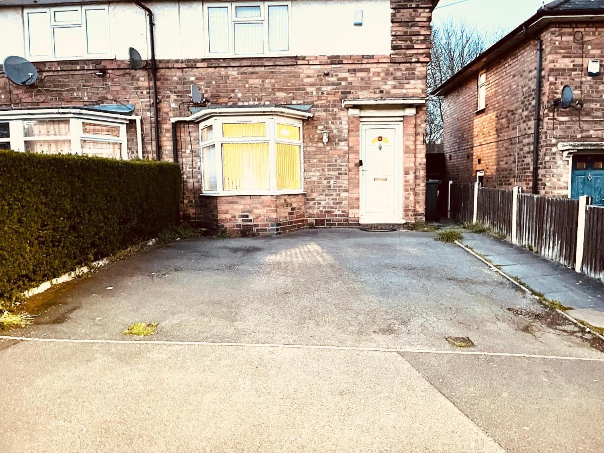 3 Bedroom Holiday House,Close To M6-Express Way To Centre Birmingham Exterior photo