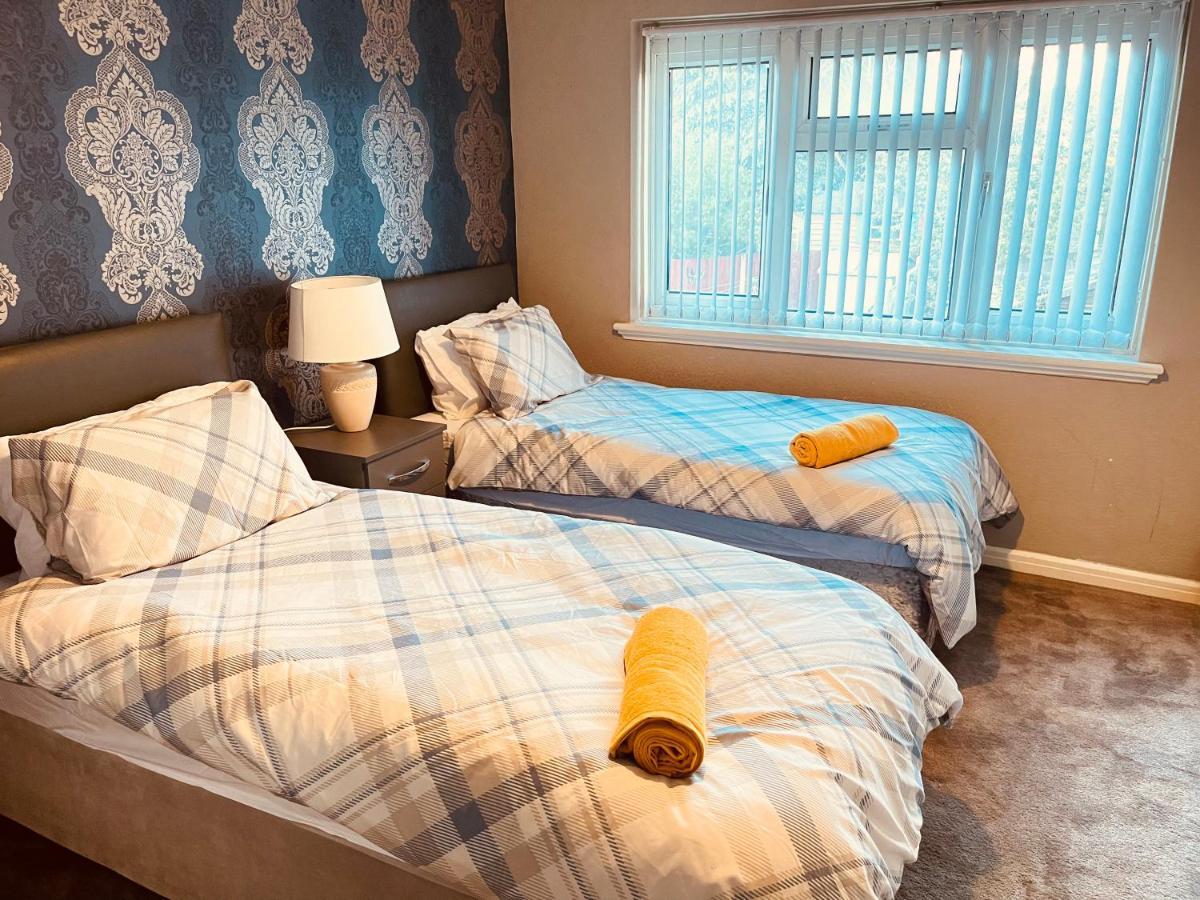 3 Bedroom Holiday House,Close To M6-Express Way To Centre Birmingham Exterior photo