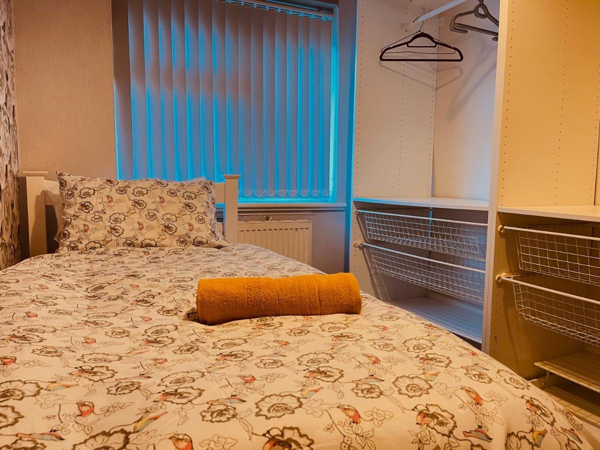 3 Bedroom Holiday House,Close To M6-Express Way To Centre Birmingham Exterior photo