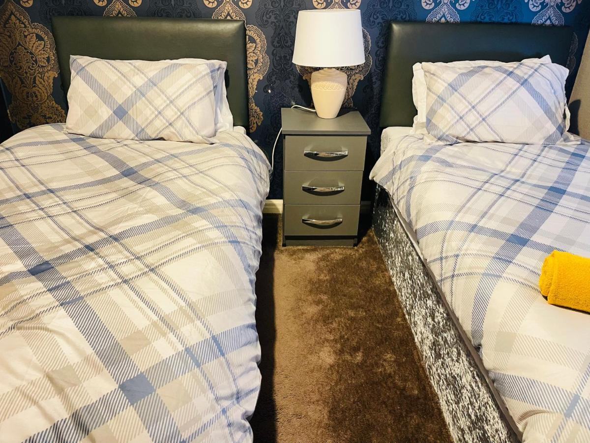 3 Bedroom Holiday House,Close To M6-Express Way To Centre Birmingham Exterior photo